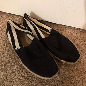 Toms